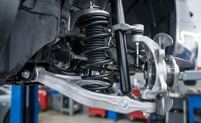 phân biệt tiếng kêu ở gầm ô tô